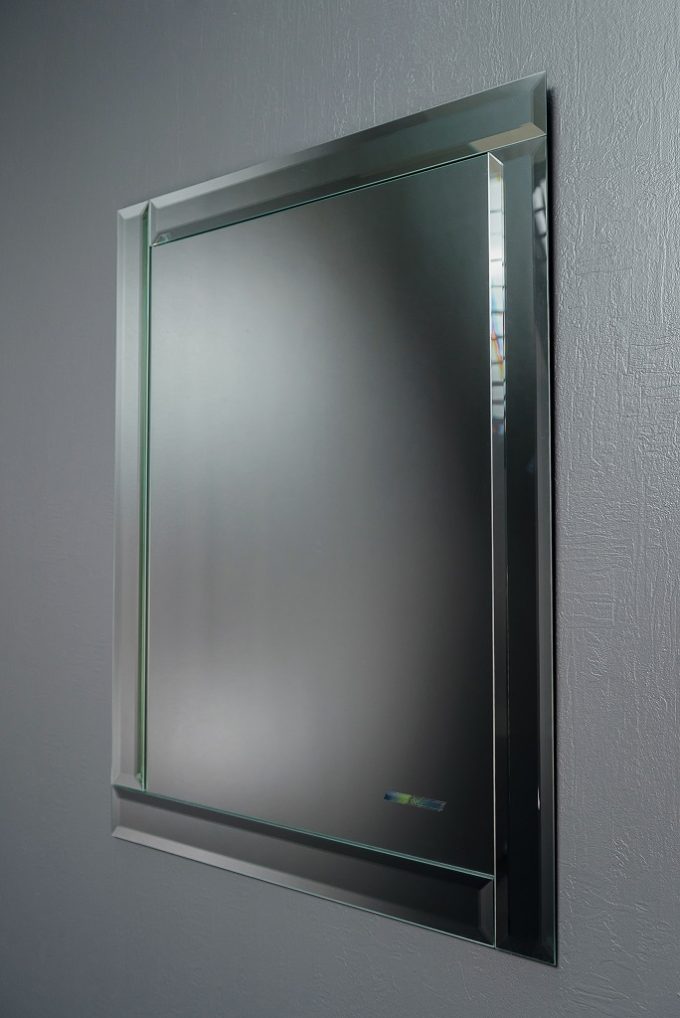 VEIDRODIS SU VEIDRODINIU RĖMU