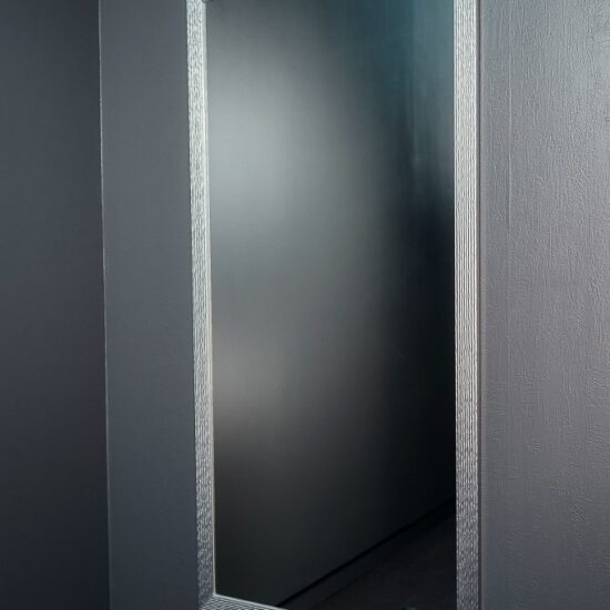 MODERNUS VEIDRODIS SU RĖMU