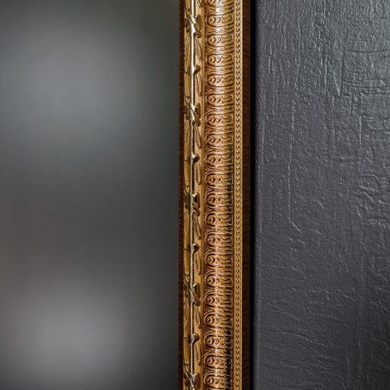 VEIDRODIS SU auksiniu RĖMU AUKSAS