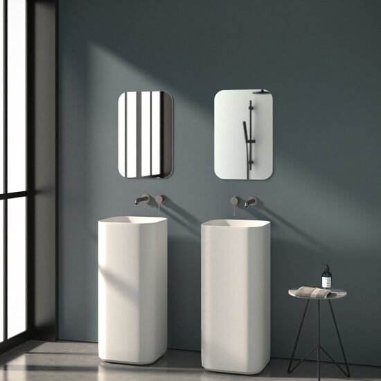 Veidrodis uzapvalintais kampais