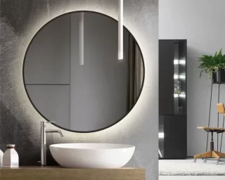 Apvalus veidrodis su juodu remeliu