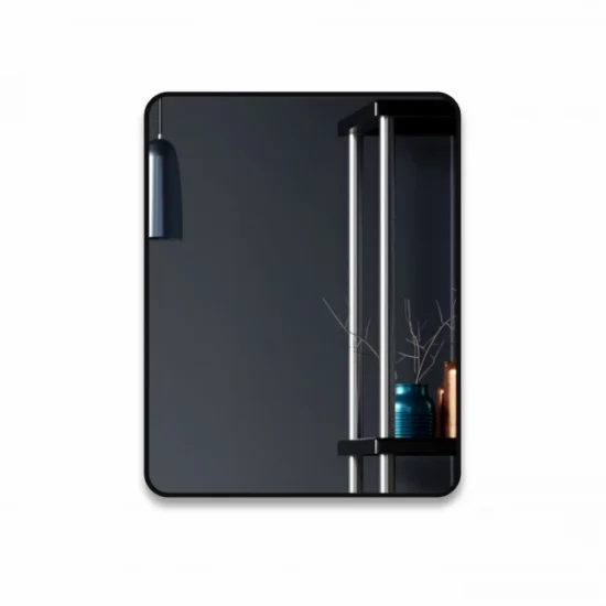 Veidrodis uzapvalintais kampais ir juodu remeliu