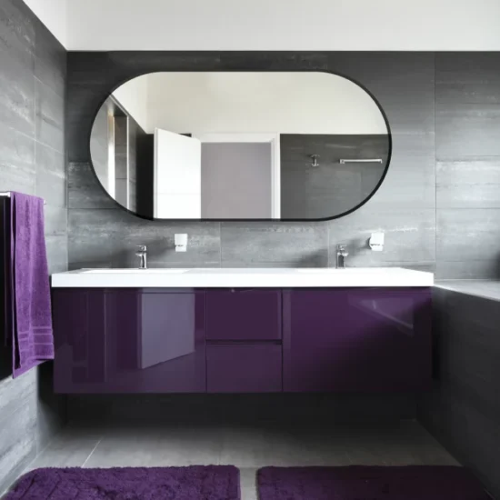 Ovalus veidrodis su juodu remeliu