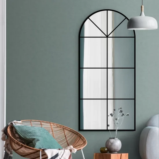 Veidrodis su juodu remu