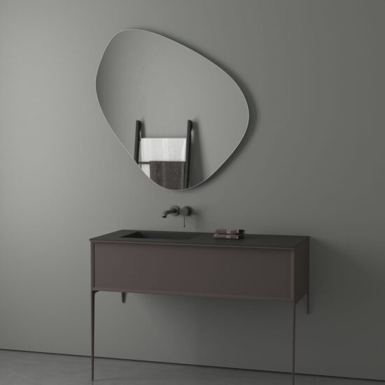 Netaisyklingos formos veidrodis su led