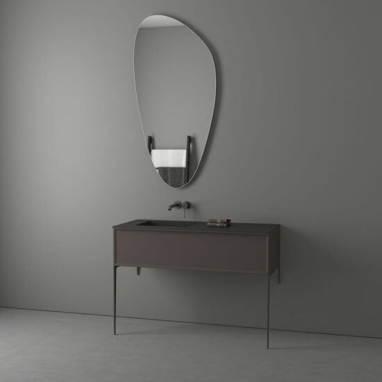 Netaisyklingos formos veidrodis su apsvietimu