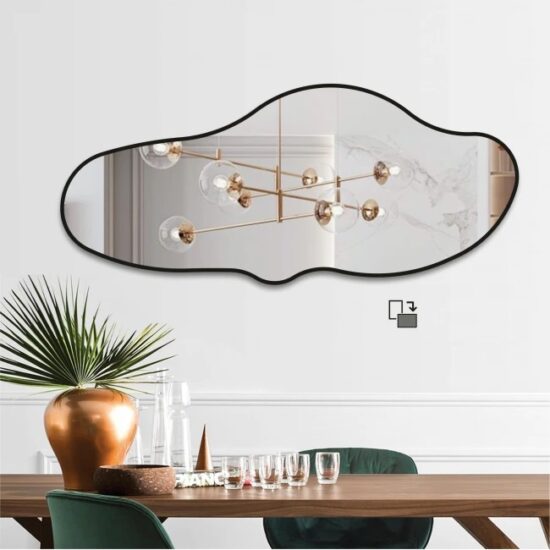 Netaisyklingos formos veidrodis su juodu remeliu 70x160