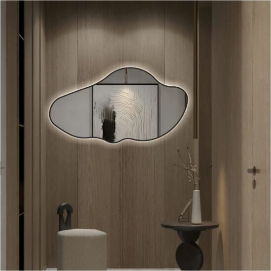 Netaisyklingos formos veidrodis su juodu remeliu 60x110