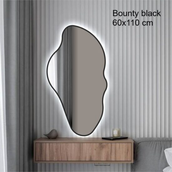 Netaisyklingos formos veidrodis su juodu remu 60x110