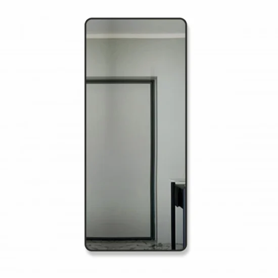 Veidrodis uzapvalintais kampais su juodu remeliu 60x160 cm