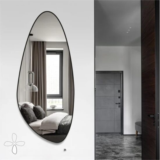 Netaisyklingos formos veidrodis su juodu remeliu  70x160 cm