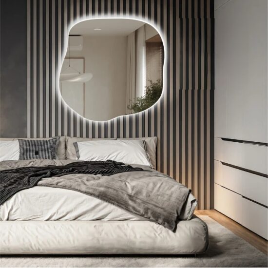 Netaisyklingos formos veidrodis su apsvietimu 70x70