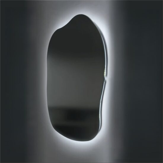 Netaisyklingos formos veidrodis su apsvietimu 70x70