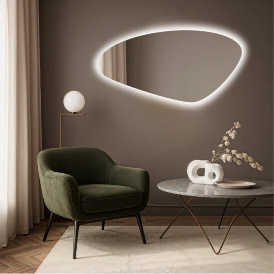 Netaisyklingos formos veidrodis su apsvietimu 110x55